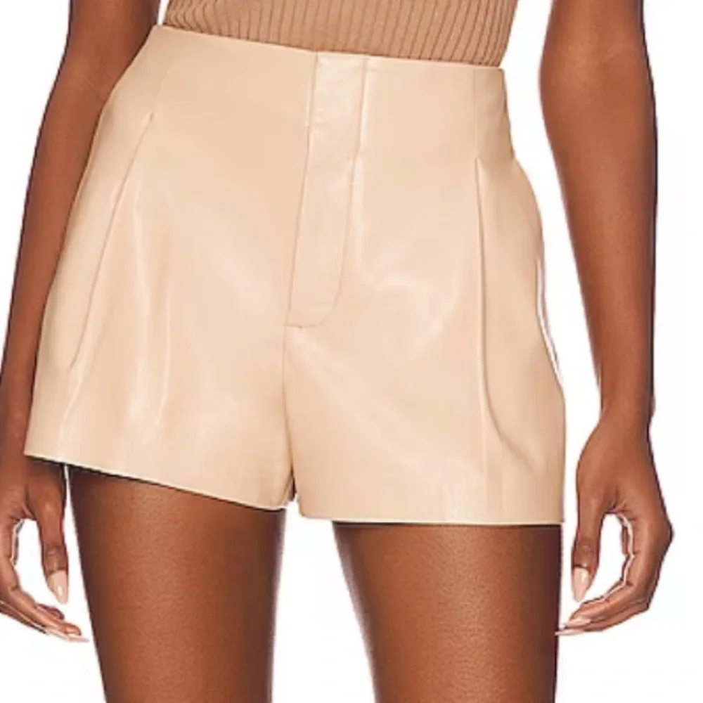 New Alice and Olivia Steffie faux leather shorts - Picture 15 of 16